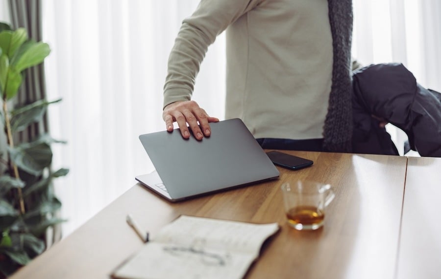 image of an employee shutting computer