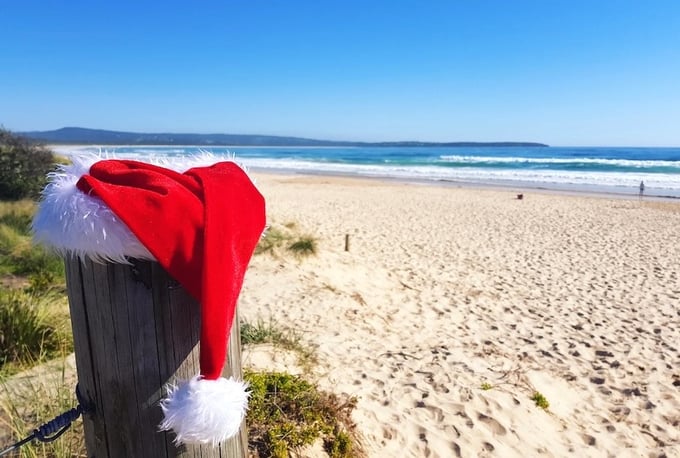 Image of santa's hat at the beach